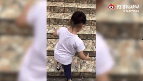 脑瘫走路视频,走路视频展示与启示