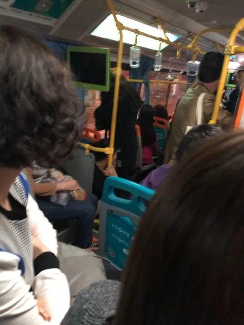 脱裤子的女人的视频