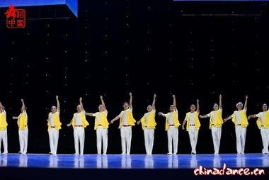 比赛舞蹈视频群舞,共舞竞技场上的青春旋律