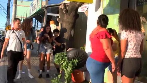 国外街头搞笑视频,国外搞笑视频集锦