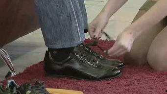 买鞋的视频,轻松学会买鞋技巧